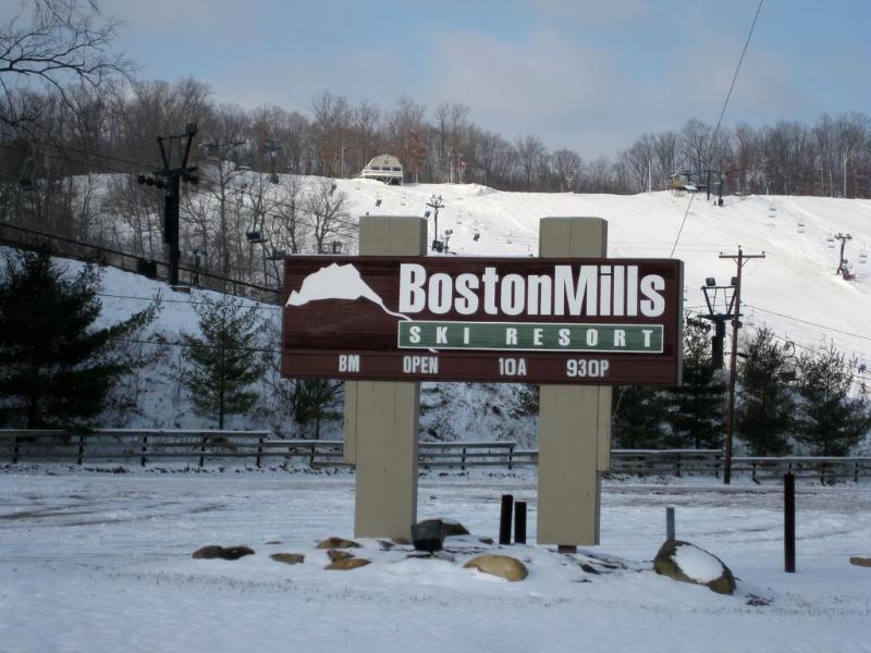Baymont By Wyndham Boston Heights/Hudson Hotel Exterior photo